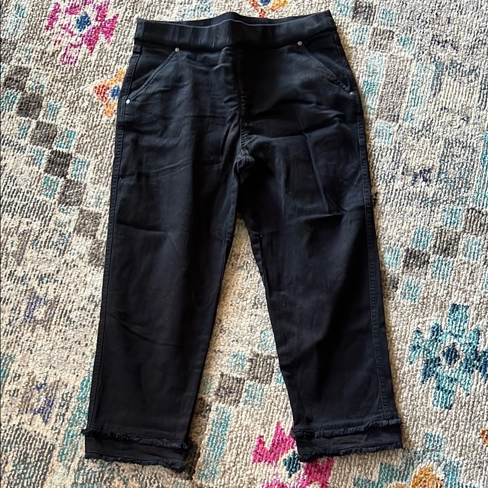 Black Cropped Pants with Frayed Hem